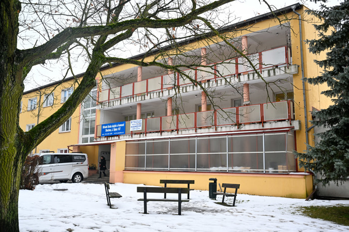 FOTO: Bývalý internát ve Stochově, kde pobýval Jiří Straka. – stránka 15