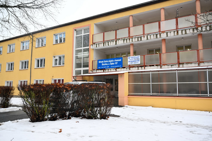 FOTO: Z bývalého internátu je dnes střední škola. – stránka 14