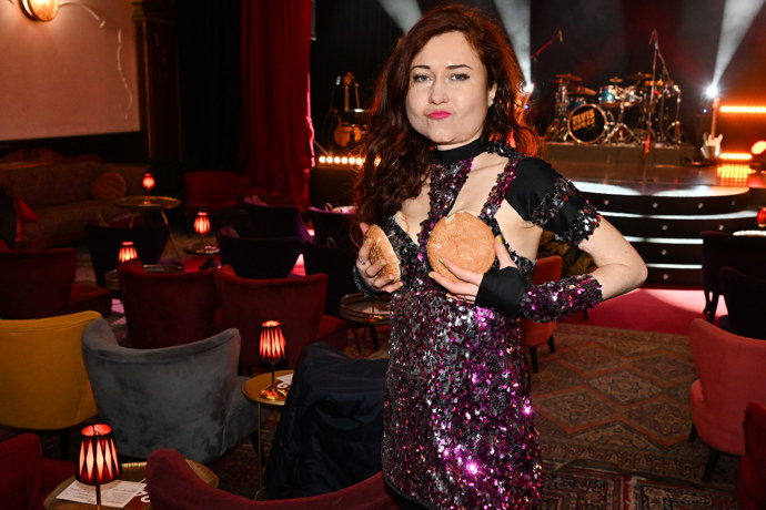 FOTO: Eva Toulová. – stránka 18