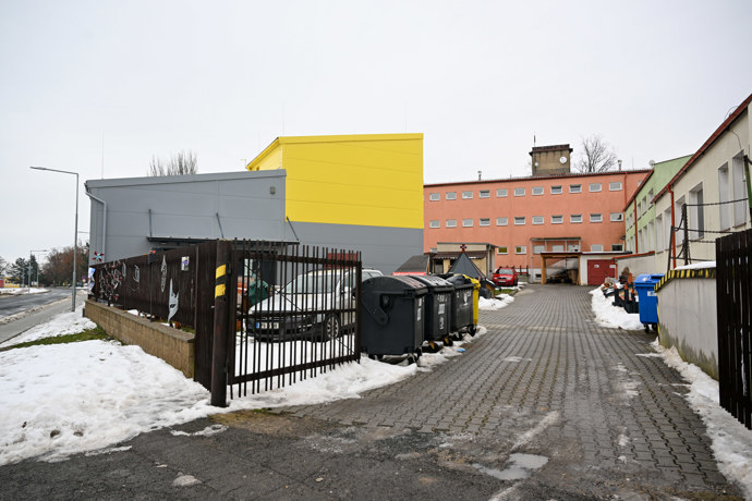 FOTO: Budova bývalého internátu ve Stochově. – stránka 10