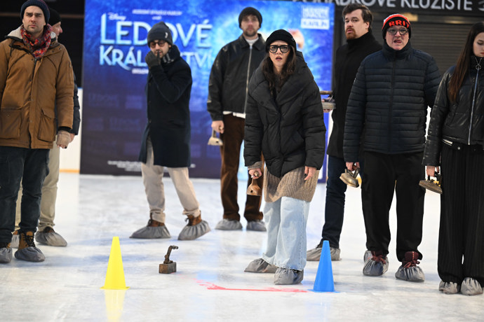 FOTO: Eva Burešová při hře. – stránka 13