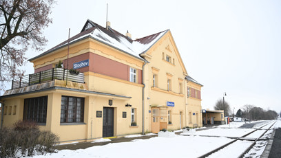 FOTO: Vlaková stanice Stochov, odkud Jiří Straka jezdil do Prahy.