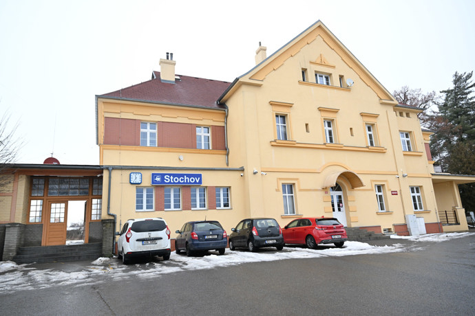 FOTO: Vlaková stanice Stochov, odkud Jiří Straka jezdil do Prahy. – stránka 1