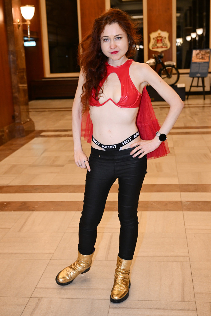 FOTO: Režisérka Eva Toulová. – stránka 10