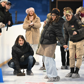 Eva Burešová balancuje.