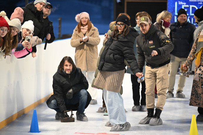 FOTO: Eva Burešová balancuje. – stránka 9