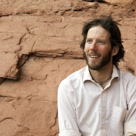 Půl roku po nehodě se Aron vrátil na místo činu s filmovým štábem a při té příležitosti zde nechal rozprášit popel ze své uříznuté paže.