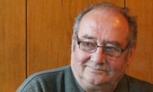 Kriminalista Jiří Markovič se svou knihou Lovci přízraků.