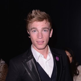 Před Kevinem randil Calvin Klein s bývalou gay porno hvězdou Nicholasem Gruberem, jenž byl mladší dokonce o 48 let. Jejich vztah trval dva roky.