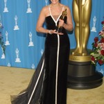 Šaty značky Valentino nosí známé osobnosti minulosti i současnosti. Například na Oscarech v roce 2001 tuto ikonickou černobílou róbu oblékla herečka Julia Roberts