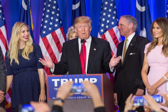 FOTO: První dáma Spojených států Melania Trump údajně odmítla pozvat svou nevlastní dceru Ivanku na premiéru svého filmu. – stránka 2