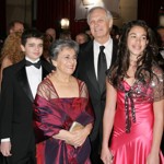 Alan a Arlene Aldovi vyrazili na předávání Oscarů v roce 2005 i se dvěma ze svých osmi vnoučat.