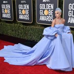Návrhář Valentino Garavani se ale nebál ani jiných barev a výrazných siluet, jak dokazuje tento dokonale sladěný look zpěvačky Lady Gaga z udílení Zlatých glóbů v roce 2019.