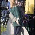 Na potomky nekřičí, naopak jim vše v klidu vysvětluje. Používá k tomu trik, kdy poklekne nebo se předkloní, aby si s dětmi mohla na stejné úrovni povídat z očí do očí.