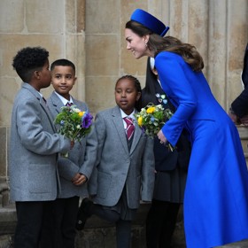 Kate Middleton a princ William v březnu 2022 znovu každého přesvědčili, jak moc láskyplný vztah spolu mají. Když se - tehdy ještě vévodkyně z Cambridge - zdravila před Westminsterskou katedrálou s dětmi, začalo pršet.