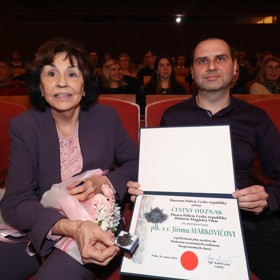 Manželka slavného kriminalisty Eva Markovičová se synem Jiřím Markovičem. 