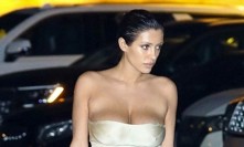 Bianca Censori se tentokrát na své poměry zahalila.