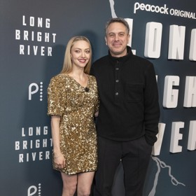 Amanda se roku 2017 vdala za kolegu Thomase Sadoskiho, s nímž vychovává dvě děti.