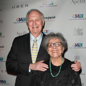 Alan tvrdí, že za jejich šťastným a dlouholetým manželstvím s Arlene stojí mimo jiné společný smysl pro humor.