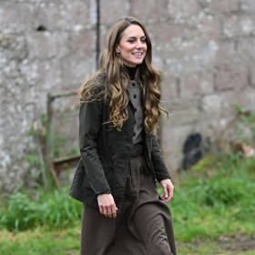 Midi sukně ráda nosí britská princezna Kate.