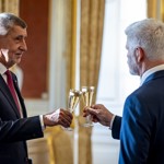 Premiér Andrej Babiš někdy nosí i kravatu červenou, Ta nepůsobí jen energicky, ale má i konfrontační podtext.