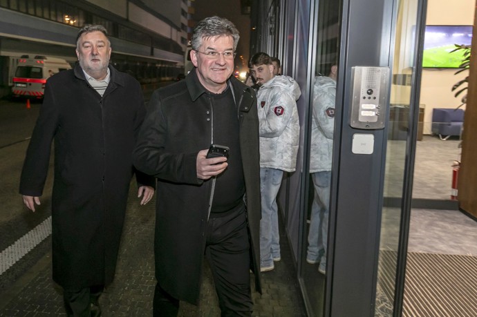 FOTO: Jeffrey Epstein si měl dopisovat i se slovenským ministrem Miroslavem Lajčákem. – stránka 4