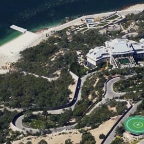 Pohled na luxusní sídlo na Krymu z výšky.