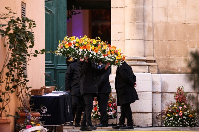 FOTO: Nechybělo plno květin. – stránka 10