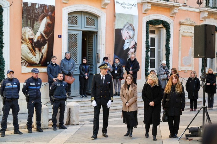 FOTO: Poslední rozloučení s legendární Brigitte Bardot v Saint-Tropez. – stránka 6