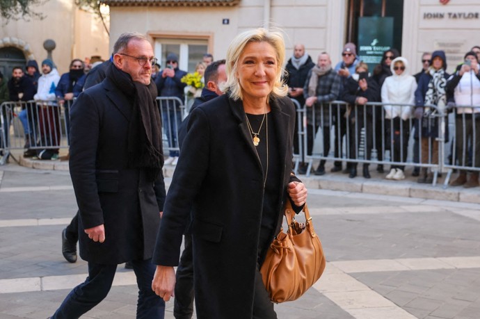 FOTO: Přišla i politička Marine Le Pen. – stránka 3