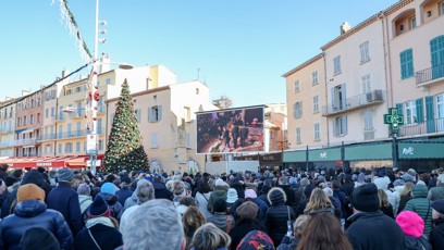 FOTO: Přišly se rozloučit stovky fanoušků.