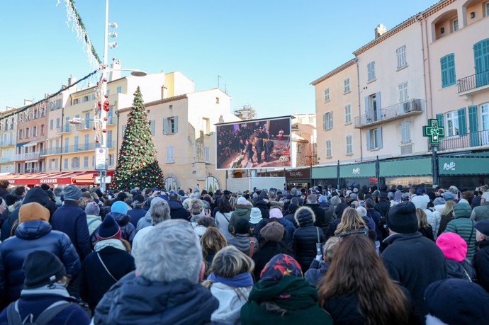 FOTO: Přišly se rozloučit stovky fanoušků. – stránka 2