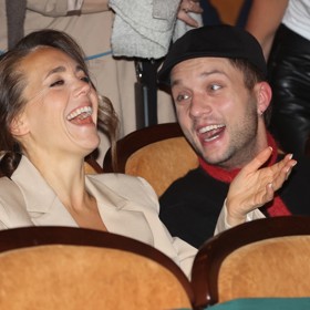 Lucie se náramně bavila.