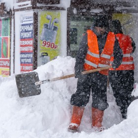 V některých obchodech přerušili dodávku potravin.