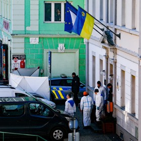 Vlajky na úřadě v Chřibské.