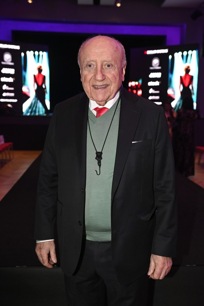 FOTO: Felix Slováček na přehlídce zahrál. – stránka 7