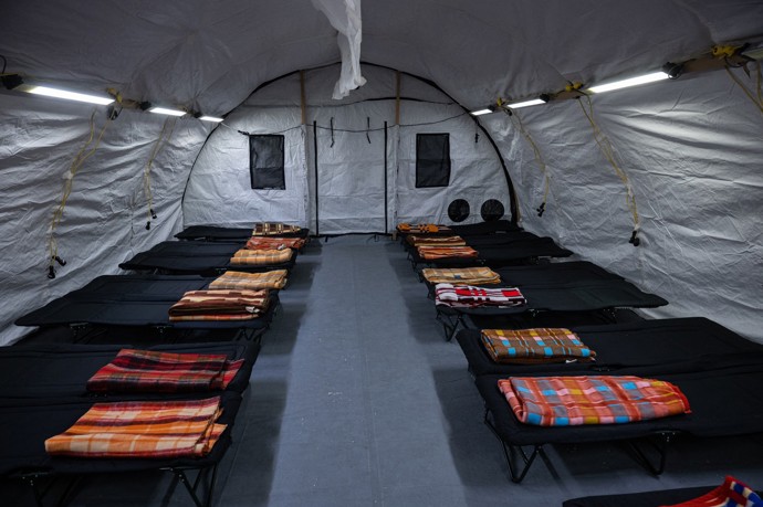 FOTO: Noěv postavené vyhřívané stany pro obyvatele Kyjeva. – stránka 4