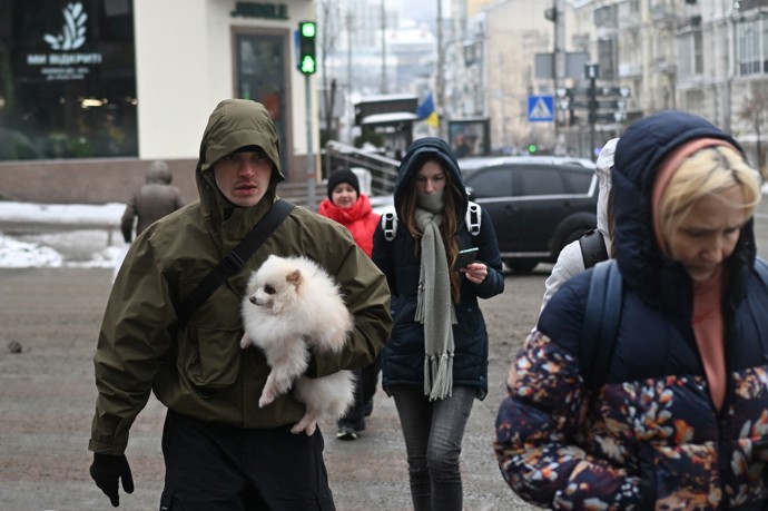 FOTO: Lidé se museli evakuovat z bytů v Kyjevě i se svými mazlíčky. – stránka 3