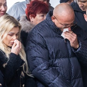 Snoubenec Moniky Jákliové Roderik Dobosi nedokázal zadržet slzy.