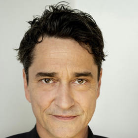 Herec Saša Rašilov.