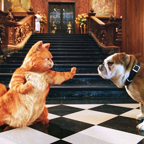 Garfield 2: Oranžovému kocourovi se při návštěvě Anglie dostane vskutku královského zacházení.