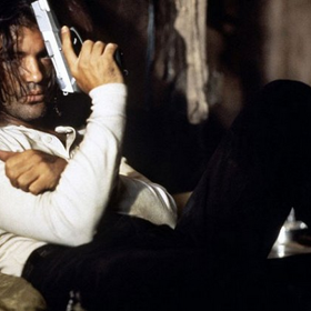 Desperado: Kdysi byl nejlepším Mariachim na americko-mexické hranici. Když ale omylem zhatí plány místní narkomafie, musí začít bojovat o vlastní život.