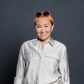 Džami, původem z Kazachstánu, tu vychovala tři děti a je typickou pracovitou a energickou ženou.