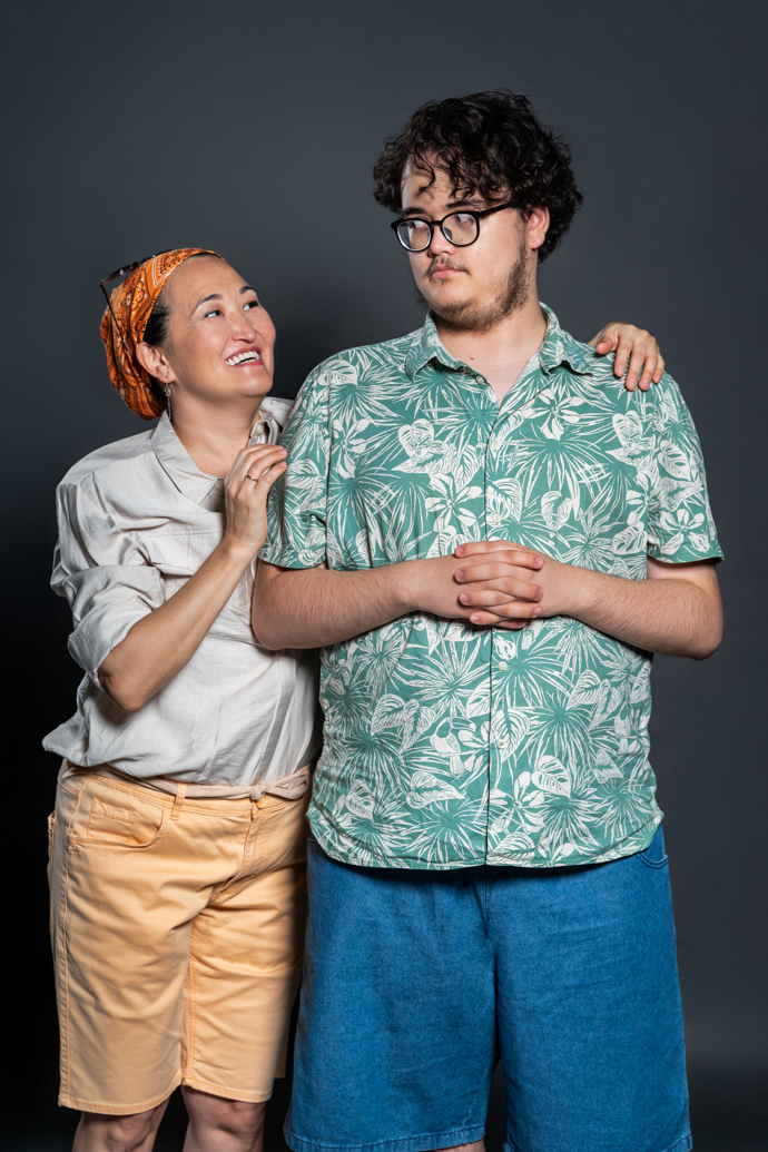 FOTO: Džami a Damir – matka a syn, kteří v Česku žijí už řadu let a považují ho za svůj domov. – stránka 116