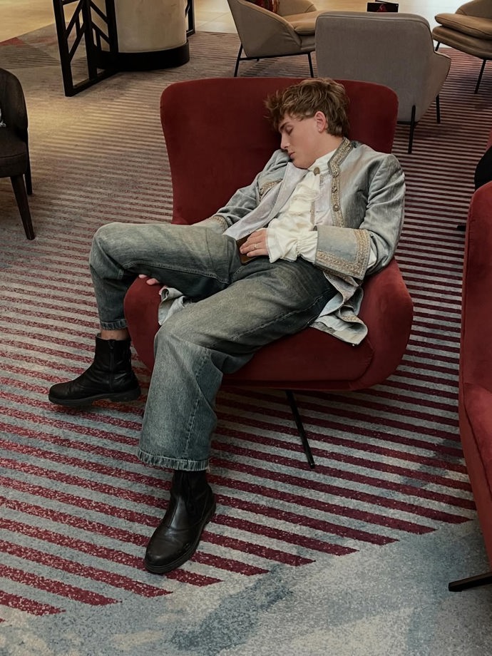 FOTO: František Prachař v kostýmu, který měl ve videoklipu. – stránka 1