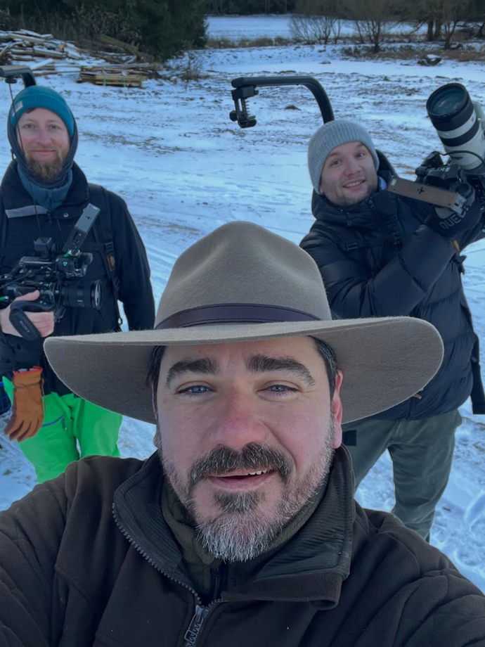 FOTO: Vojta Kotek natáčí nové díly Farmy Vojty Kotka. – stránka 2