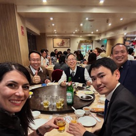 Markéta Pekarová Adamová si připíjí na Tchaj-wanu.