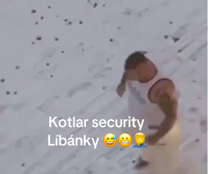 FOTO: Kotlára žena vyhodila z bytu. – stránka 2