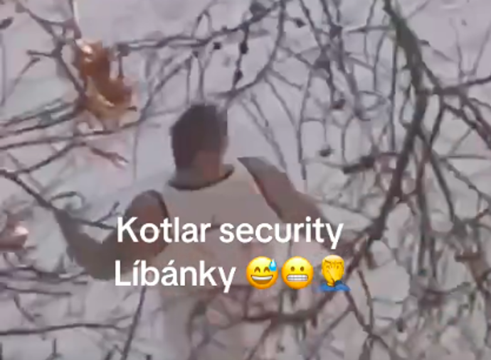 FOTO: Venku na sebe ještě pořvávali. – stránka 1