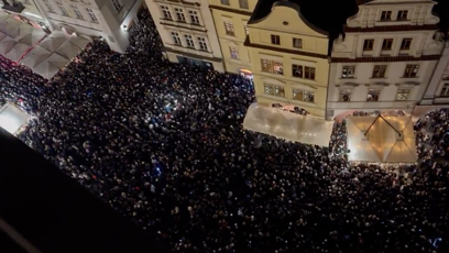 FOTO: Staroměstké náměstí bylo plné lidí.